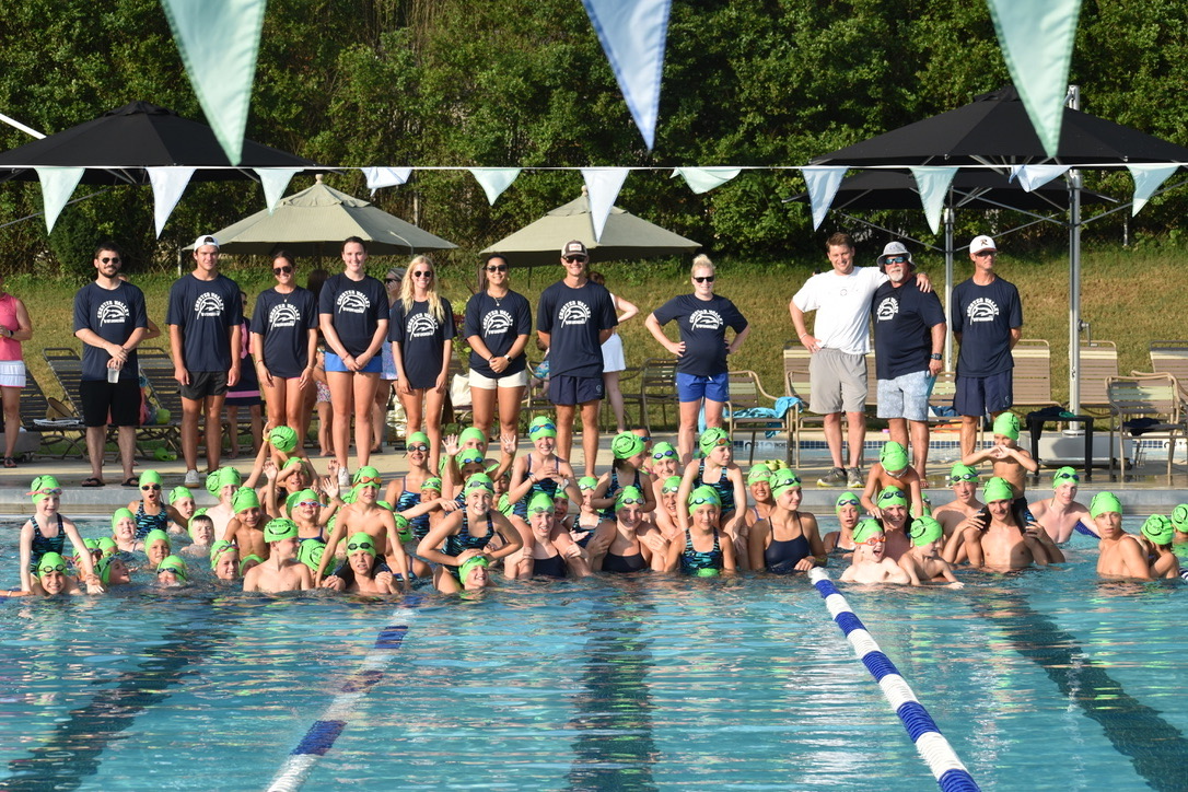 Chester Valley Golf Club Dolphins team photo with swimmers in pool